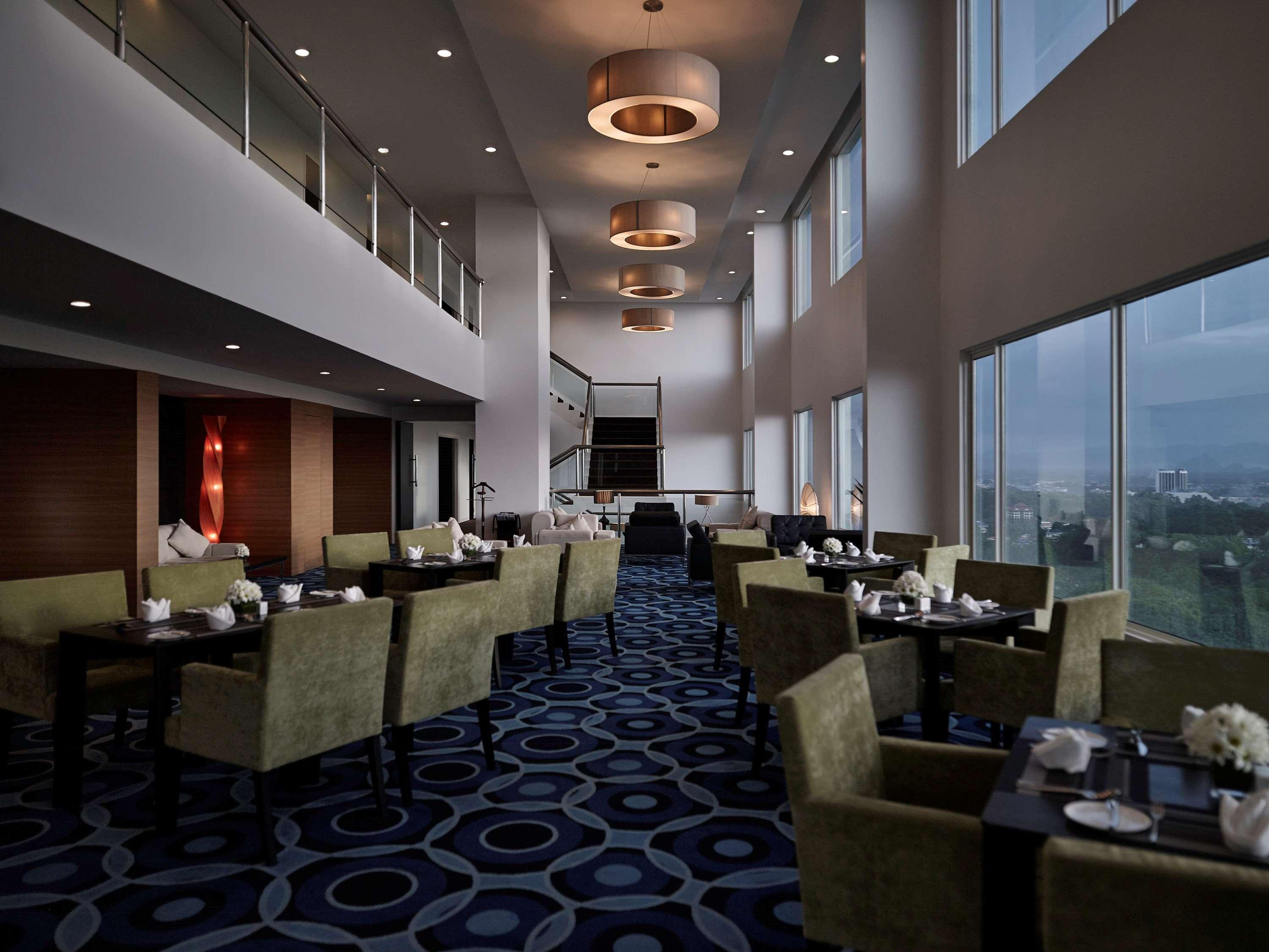 Pullman Kuching Otel Dış mekan fotoğraf Club Lounge at the 36th floor