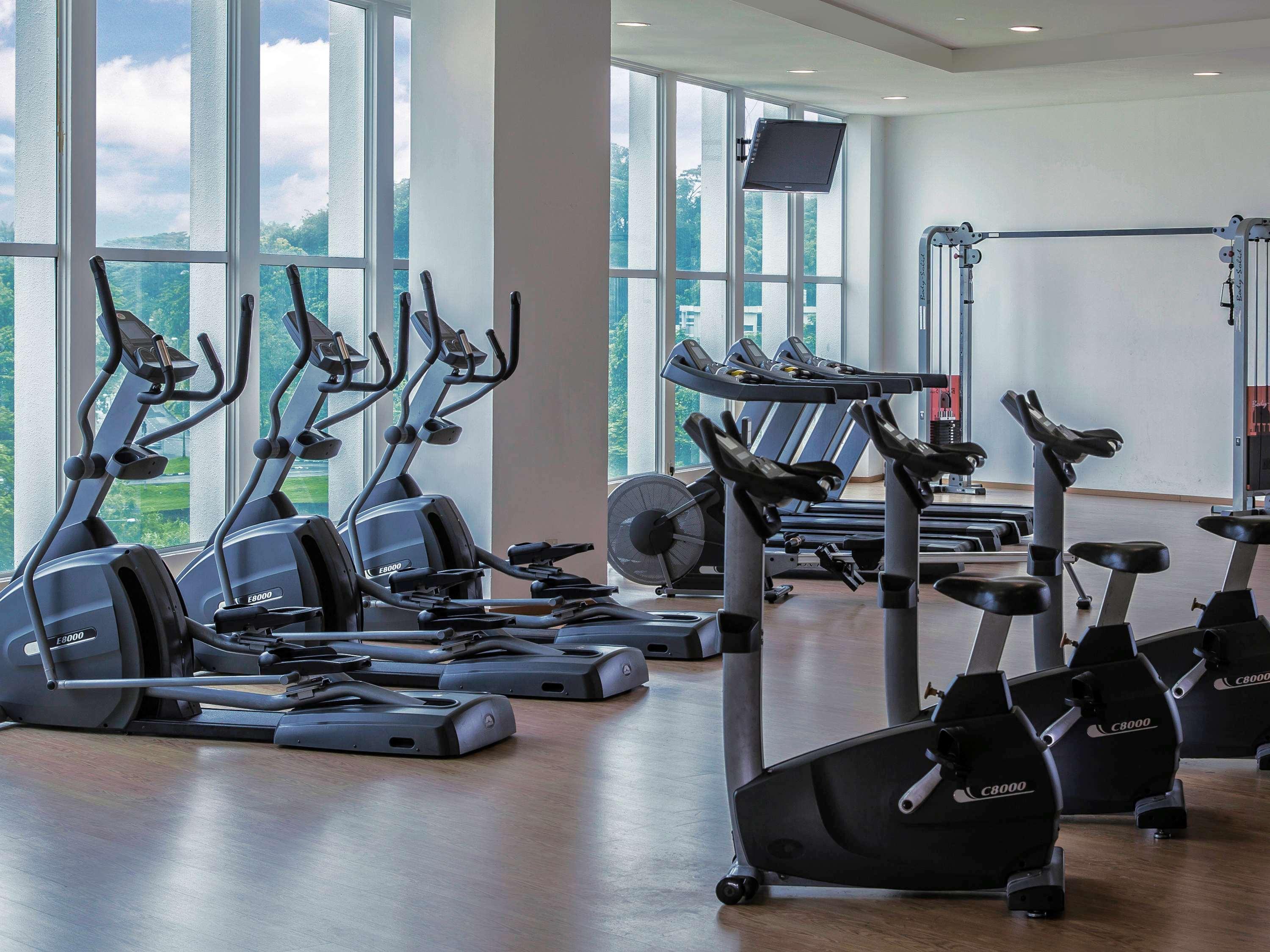 Pullman Kuching Otel Dış mekan fotoğraf The gym at the hotel