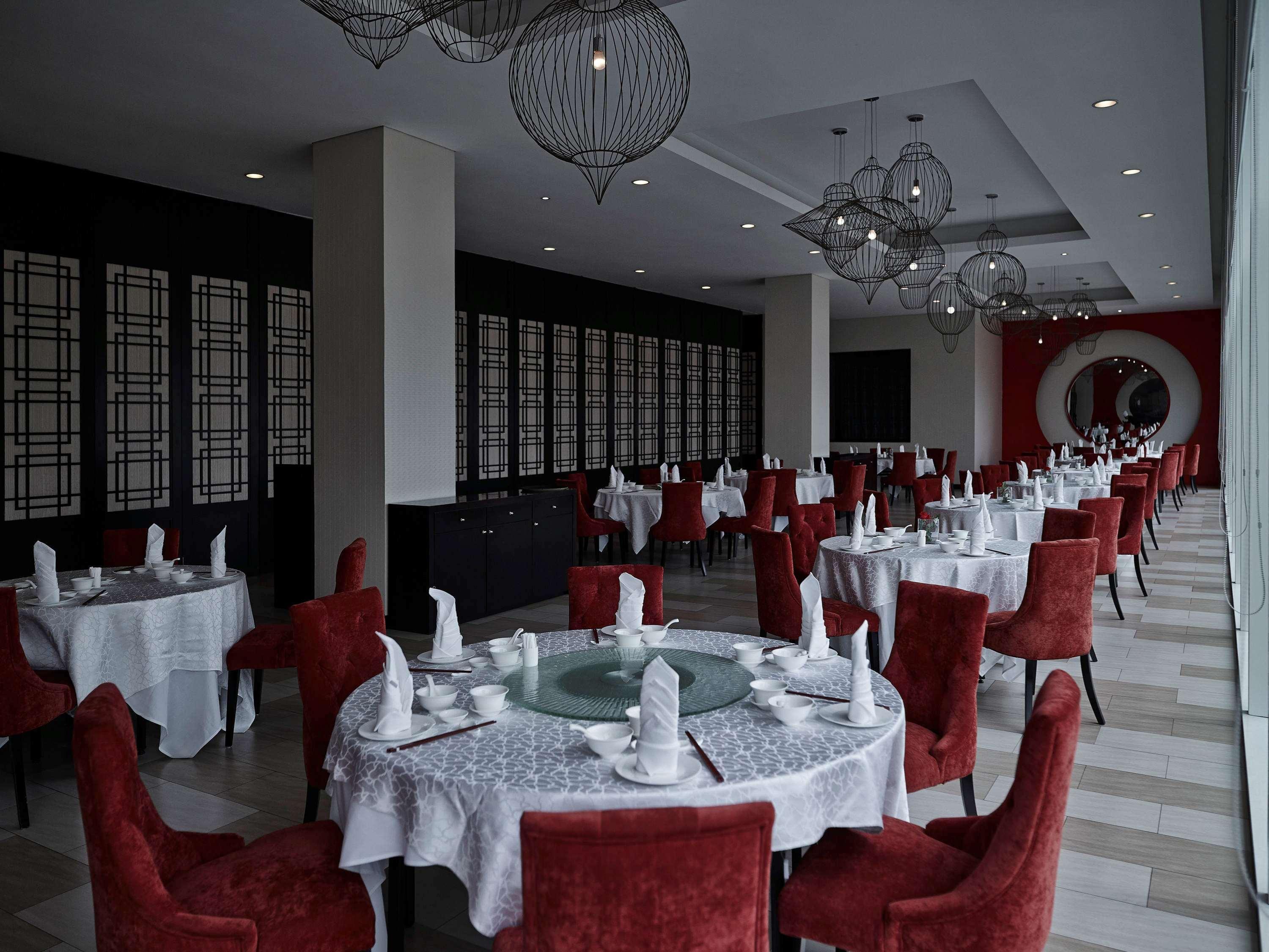 Pullman Kuching Otel Dış mekan fotoğraf Interior of the restaurant