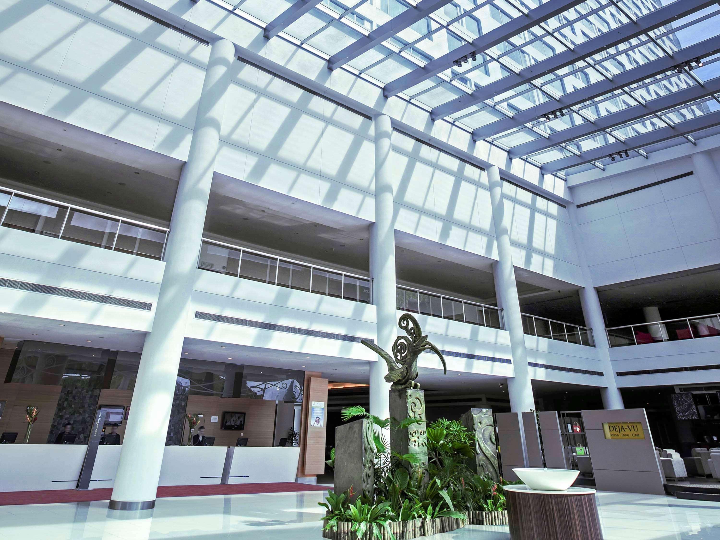 Pullman Kuching Otel Dış mekan fotoğraf The atrium of the University of Novi Sad