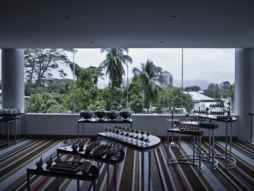 Pullman Kuching Otel Dış mekan fotoğraf The interior of the restaurant