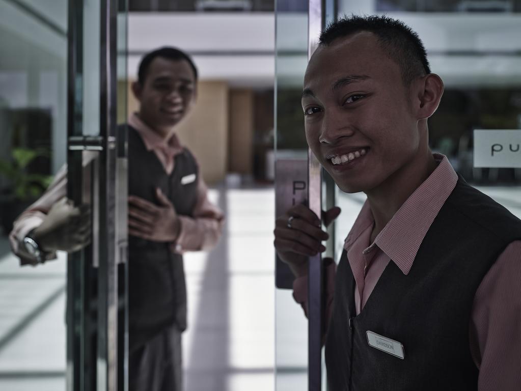 Pullman Kuching Otel Dış mekan fotoğraf
