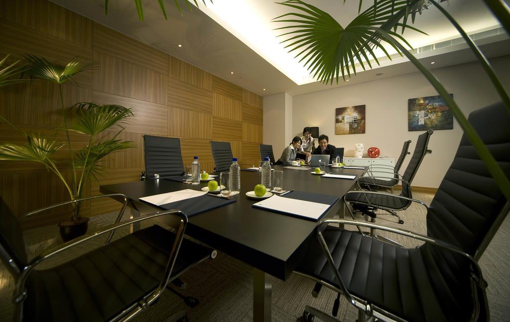 Pullman Kuching Otel Konforlar fotoğraf Meeting room at the hotel