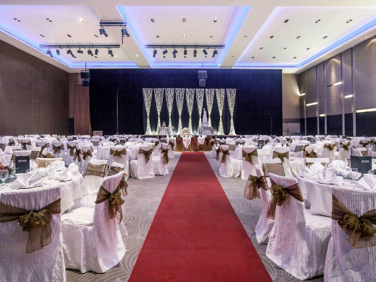 Pullman Kuching Otel Dış mekan fotoğraf The ballroom of the hotel